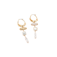 Load image into Gallery viewer, The Grip Pearl Earring
