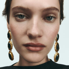 Load image into Gallery viewer, The Precious Earring in Gold  &amp; Green
