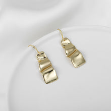 Load image into Gallery viewer, The Ripple Earring
