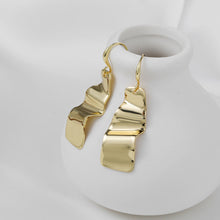 Load image into Gallery viewer, The Ripple Earring
