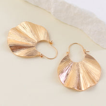 Load image into Gallery viewer, The Retro Dutch Earring
