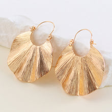 Load image into Gallery viewer, The Retro Dutch Earring
