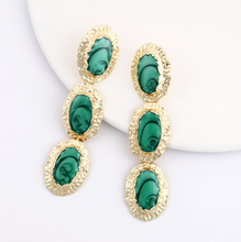 Load image into Gallery viewer, The Precious Earring in Gold  &amp; Green
