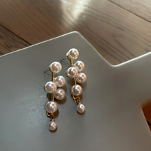 Load image into Gallery viewer, The Bauble Pearl Earring
