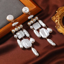 Load image into Gallery viewer, The Pearl Skelton Earring

