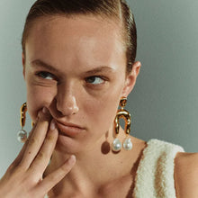 Load image into Gallery viewer, The Tuning Pearl Earring (18k Gold Plated)
