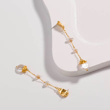 Load image into Gallery viewer, The Pearl Drop Earring
