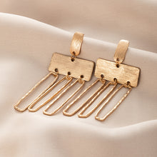 Load image into Gallery viewer, The Pilar Earring
