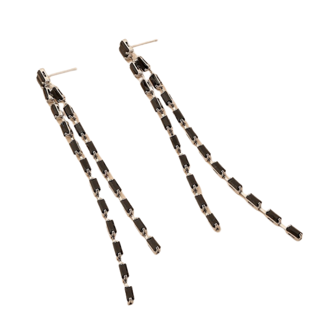 The Diamont'e Spray Earring in Black or Silver