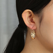 Load image into Gallery viewer, The Pearl Ushaped Earring
