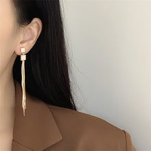 Load image into Gallery viewer, The Fringe Clip On Earring
