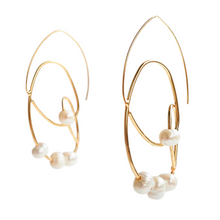 Load image into Gallery viewer, The Pearl Irregular Hoop Earring
