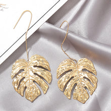 Load image into Gallery viewer, The Palm Leaf Earring
