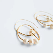 Load image into Gallery viewer, The Pearl Irregular Hoop Earring
