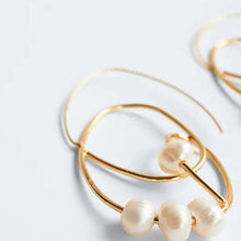 Load image into Gallery viewer, The Pearl Irregular Hoop Earring
