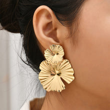 Load image into Gallery viewer, The Pom Leaf Earring
