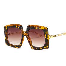 Load image into Gallery viewer, The Mogel Sunglasses in Leopard and Black
