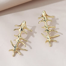 Load image into Gallery viewer, The Prickly Leaf Earring
